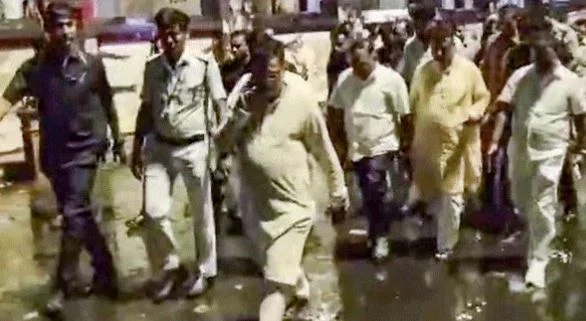 कोलकाता भगदड़ मामला: घायलों से मिलने अस्पताल पहुंचे अमित शाह,पुलिस हिरासत में 14 लोग